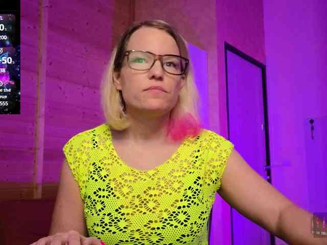 Findom_Lady_Shine webcam