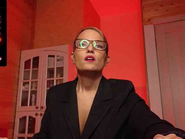 Findom_Lady_Shine webcam