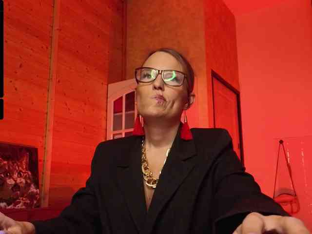 Findom_Lady_Shine webcam