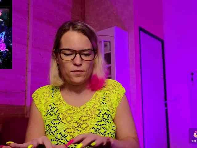 Findom_Lady_Shine webcam