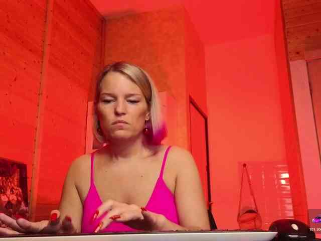 Findom_Lady_Shine webcam