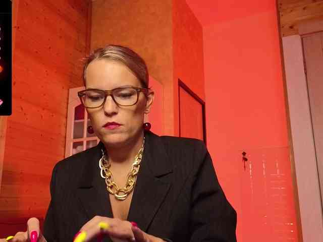 Findom_Lady_Shine webcam