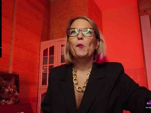 Findom_Lady_Shine webcam