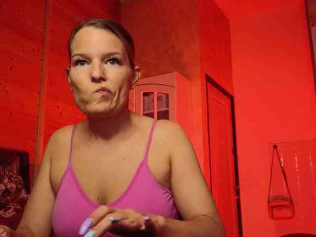 Findom_Lady_Shine webcam