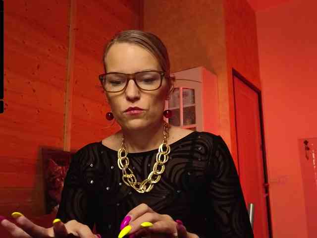 Findom_Lady_Shine webcam