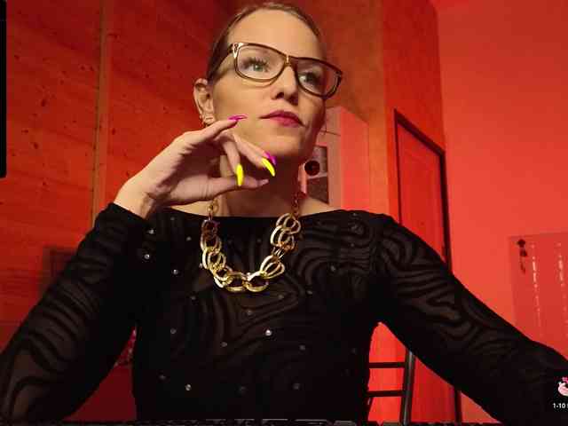 Findom_Lady_Shine webcam