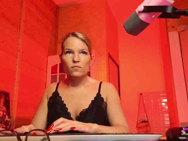 Findom_Lady_Shine webcam