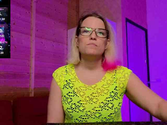 Findom_Lady_Shine webcam