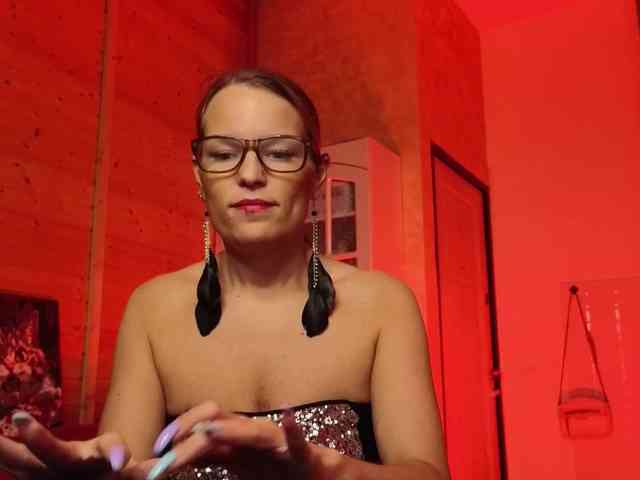 Findom_Lady_Shine webcam