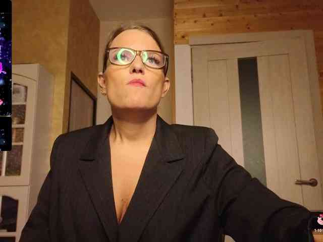 Findom_Lady_Shine webcam