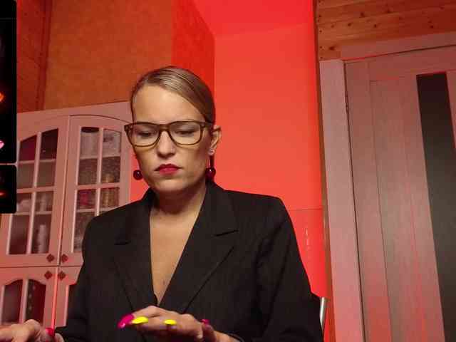 Findom_Lady_Shine webcam