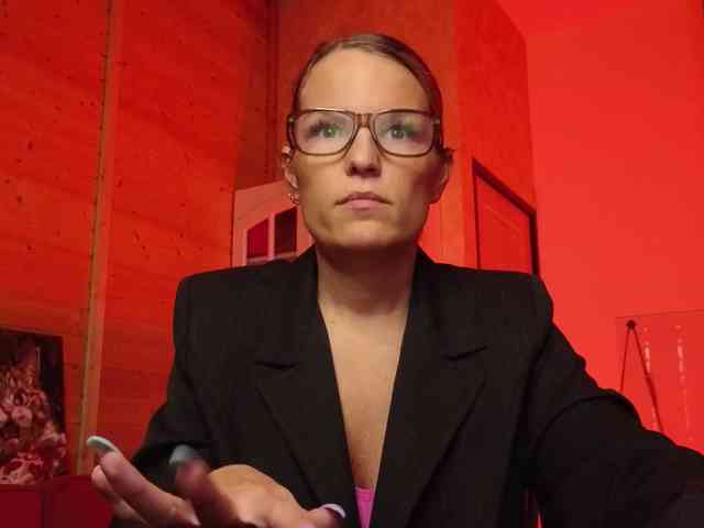 Findom_Lady_Shine webcam