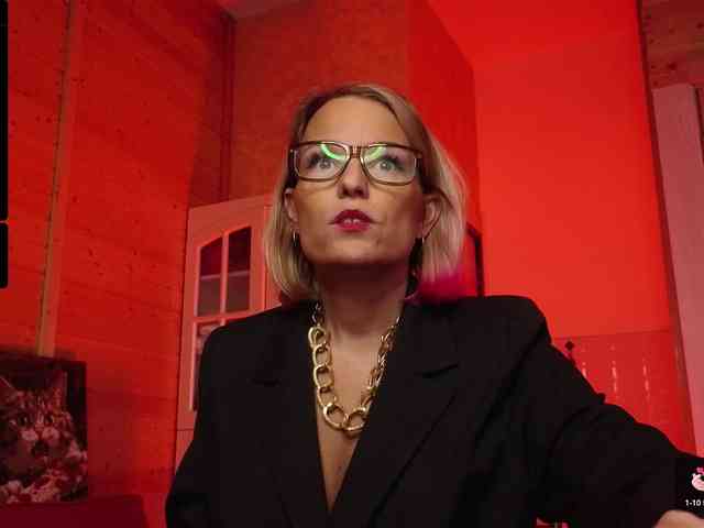 Findom_Lady_Shine webcam