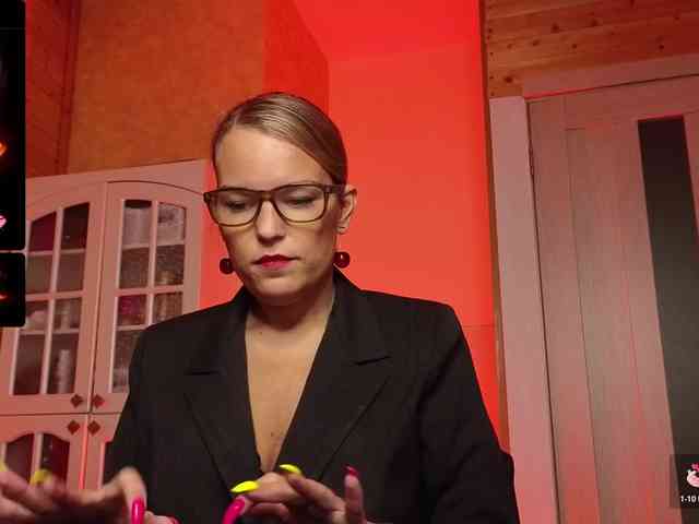 Findom_Lady_Shine webcam