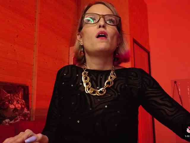 Findom_Lady_Shine webcam