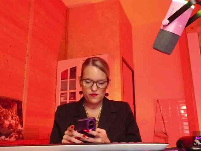 Findom_Lady_Shine webcam