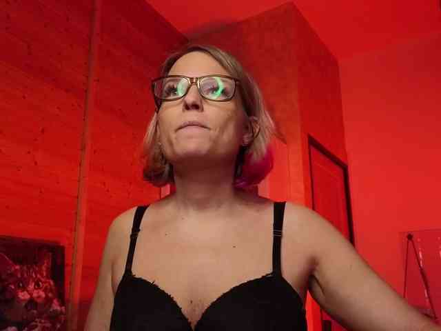 Findom_Lady_Shine webcam