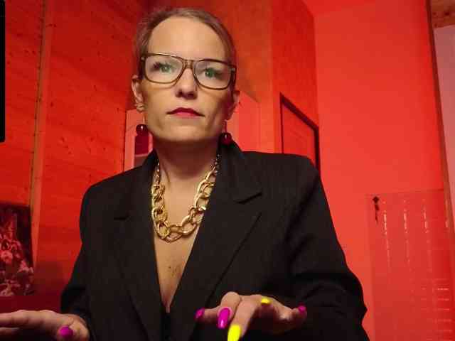 Findom_Lady_Shine webcam