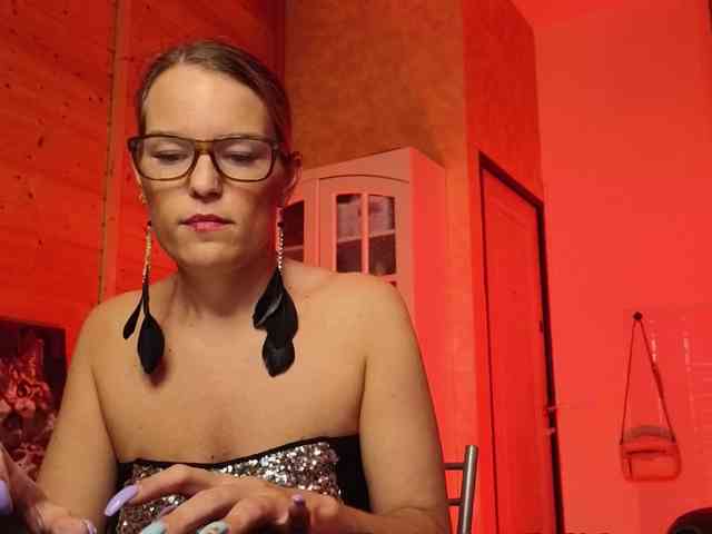 Findom_Lady_Shine webcam