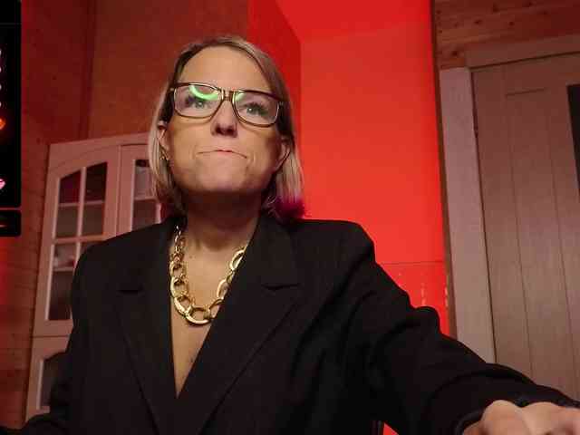 Findom_Lady_Shine webcam