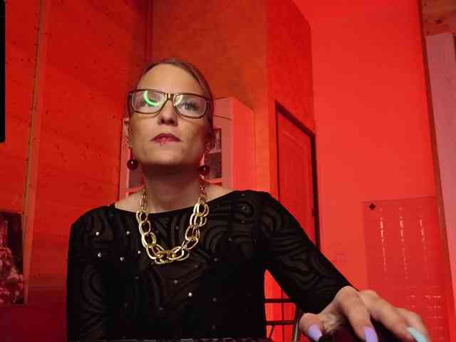 Findom_Lady_Shine webcam