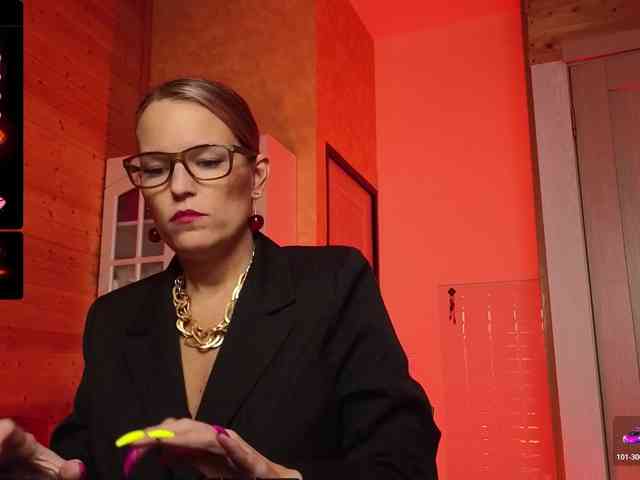 Findom_Lady_Shine webcam