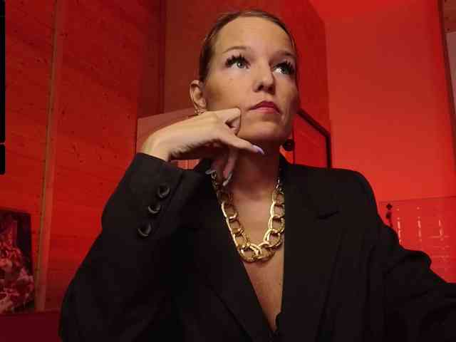 Findom_Lady_Shine webcam