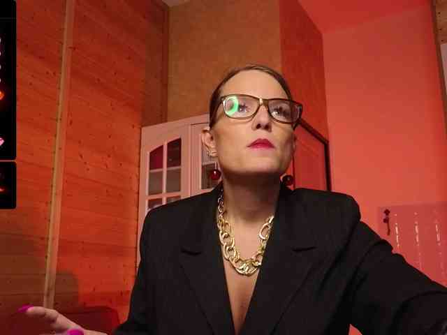 Findom_Lady_Shine webcam