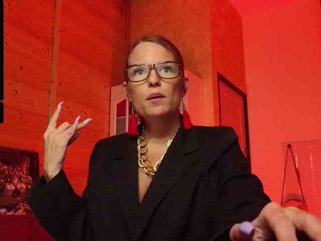 Findom_Lady_Shine webcam