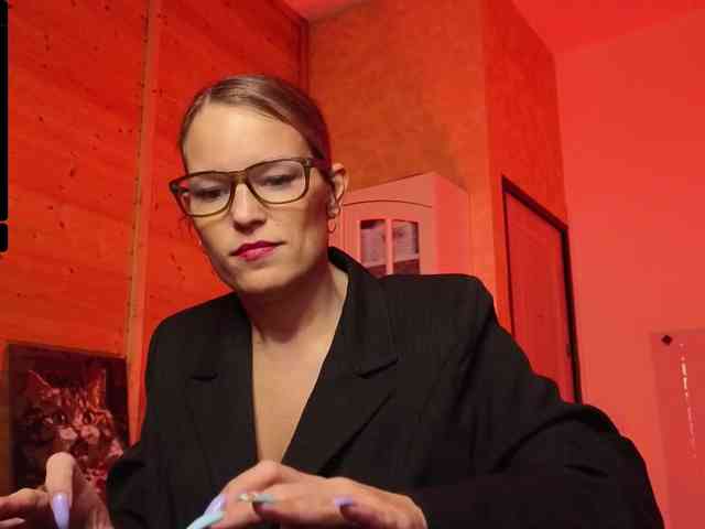 Findom_Lady_Shine webcam