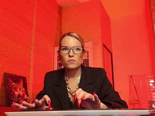 sweeteve050 Live Webcam on BongaCams