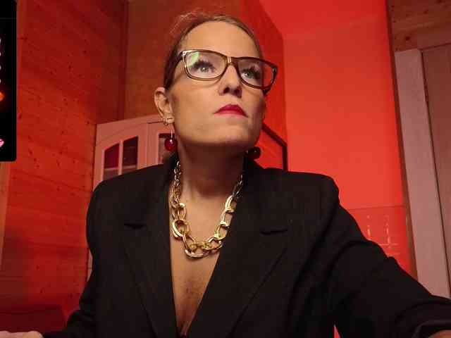 Findom_Lady_Shine webcam