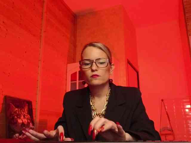 Findom_Lady_Shine webcam