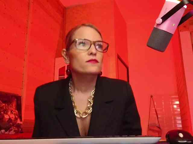 Findom_Lady_Shine webcam