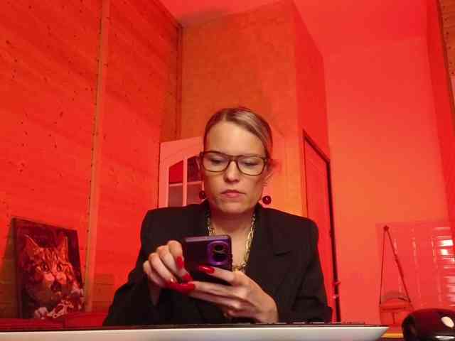 Findom_Lady_Shine webcam