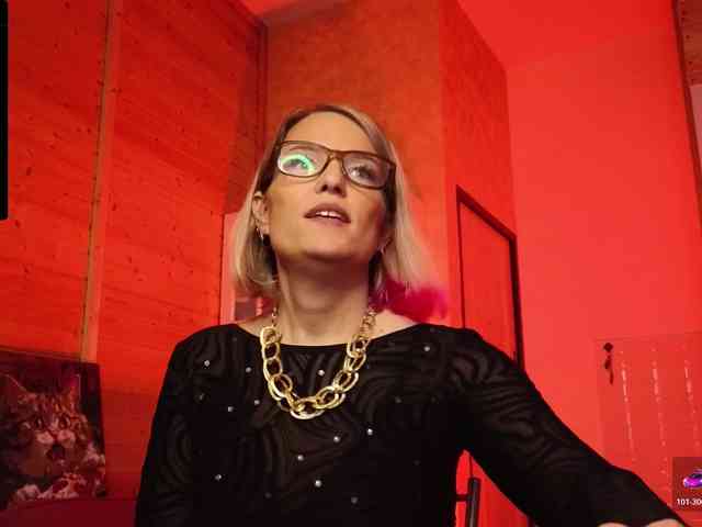 Findom_Lady_Shine webcam