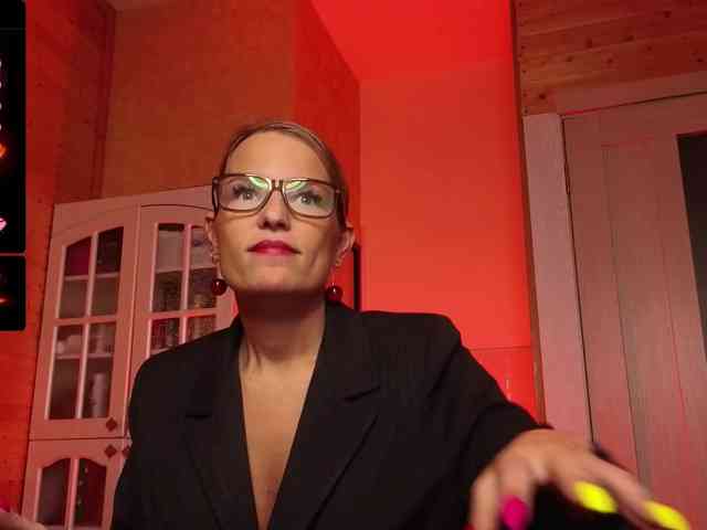 Findom_Lady_Shine webcam