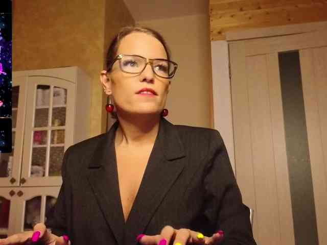 Findom_Lady_Shine webcam