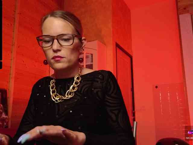 Findom_Lady_Shine webcam