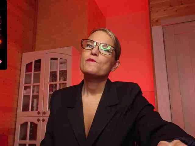 Findom_Lady_Shine webcam