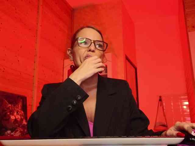 Findom_Lady_Shine webcam