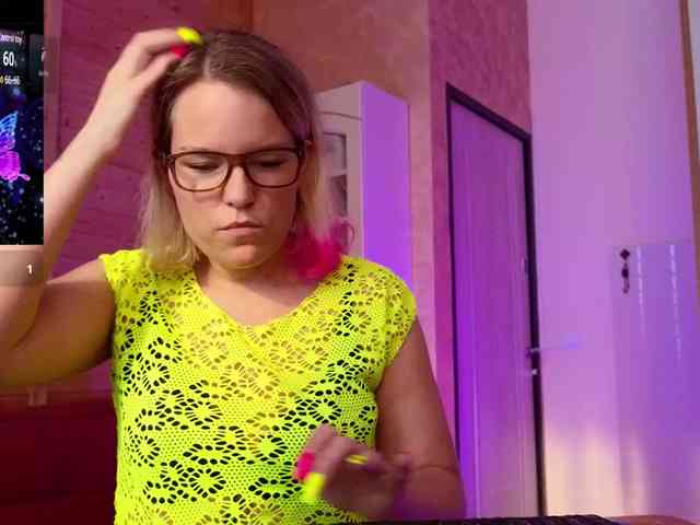 Findom_Lady_Shine webcam