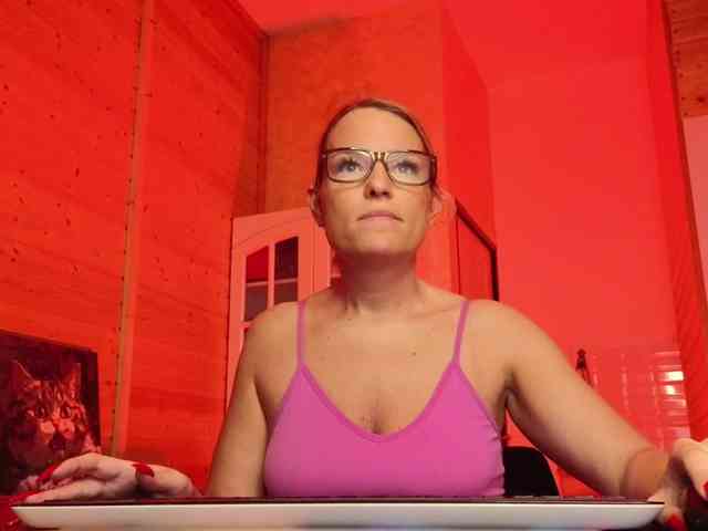 sweeteve050 Live Webcam on BongaCams