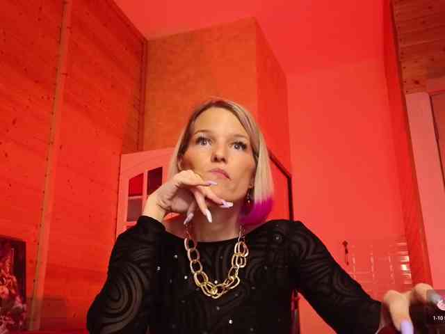 Findom_Lady_Shine webcam