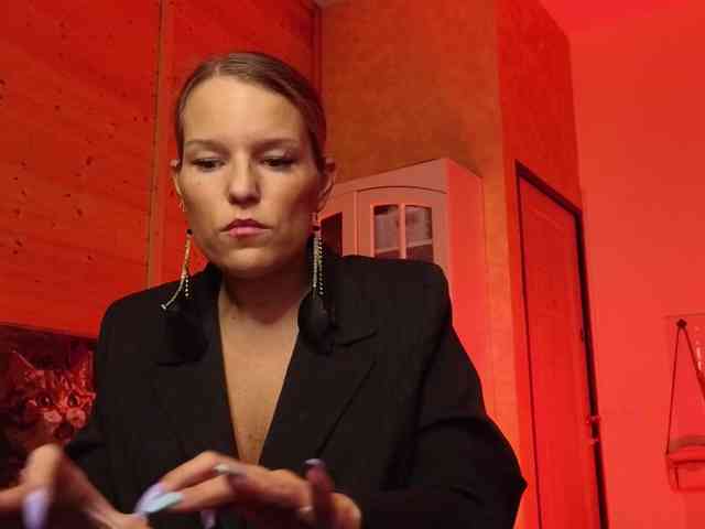 Findom_Lady_Shine webcam