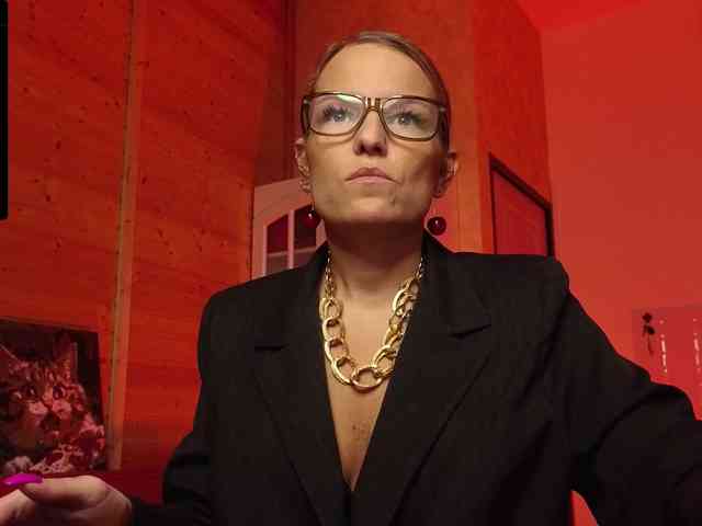 Findom_Lady_Shine webcam