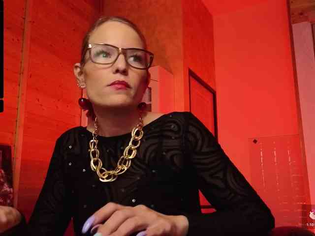 Findom_Lady_Shine webcam