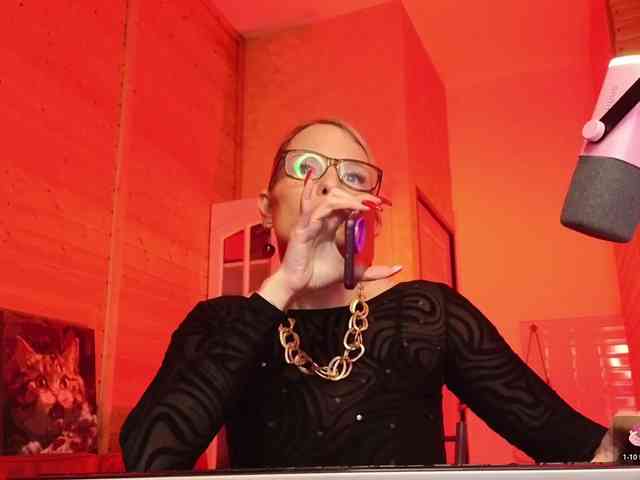 Findom_Lady_Shine webcam