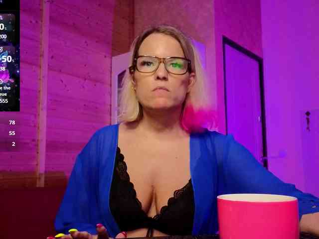 Findom_Lady_Shine webcam