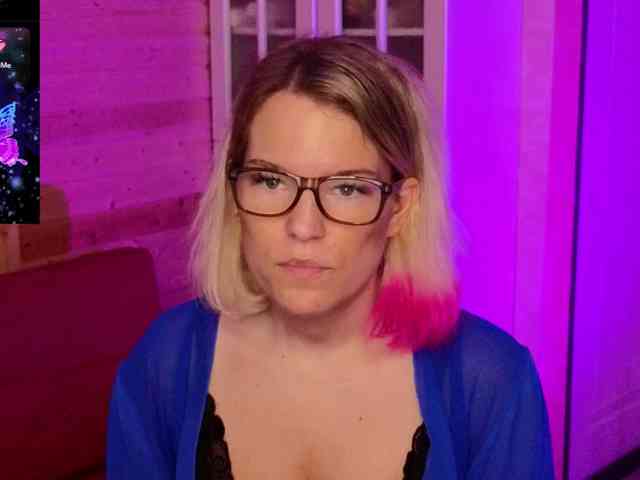 Findom_Lady_Shine webcam